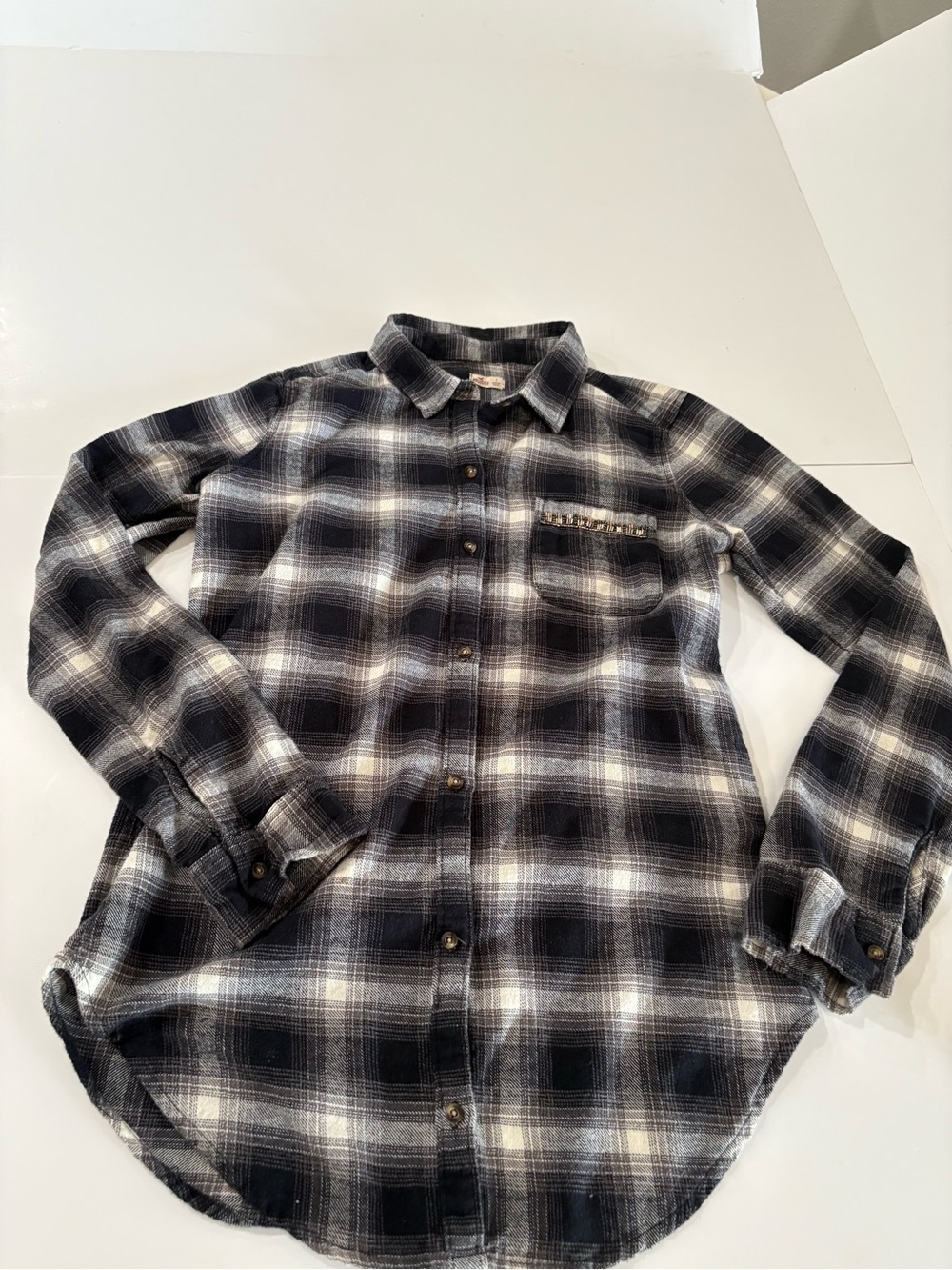 Hollister women’s navy blue and White Plaid Flannel Shirt with beaded pocket, S